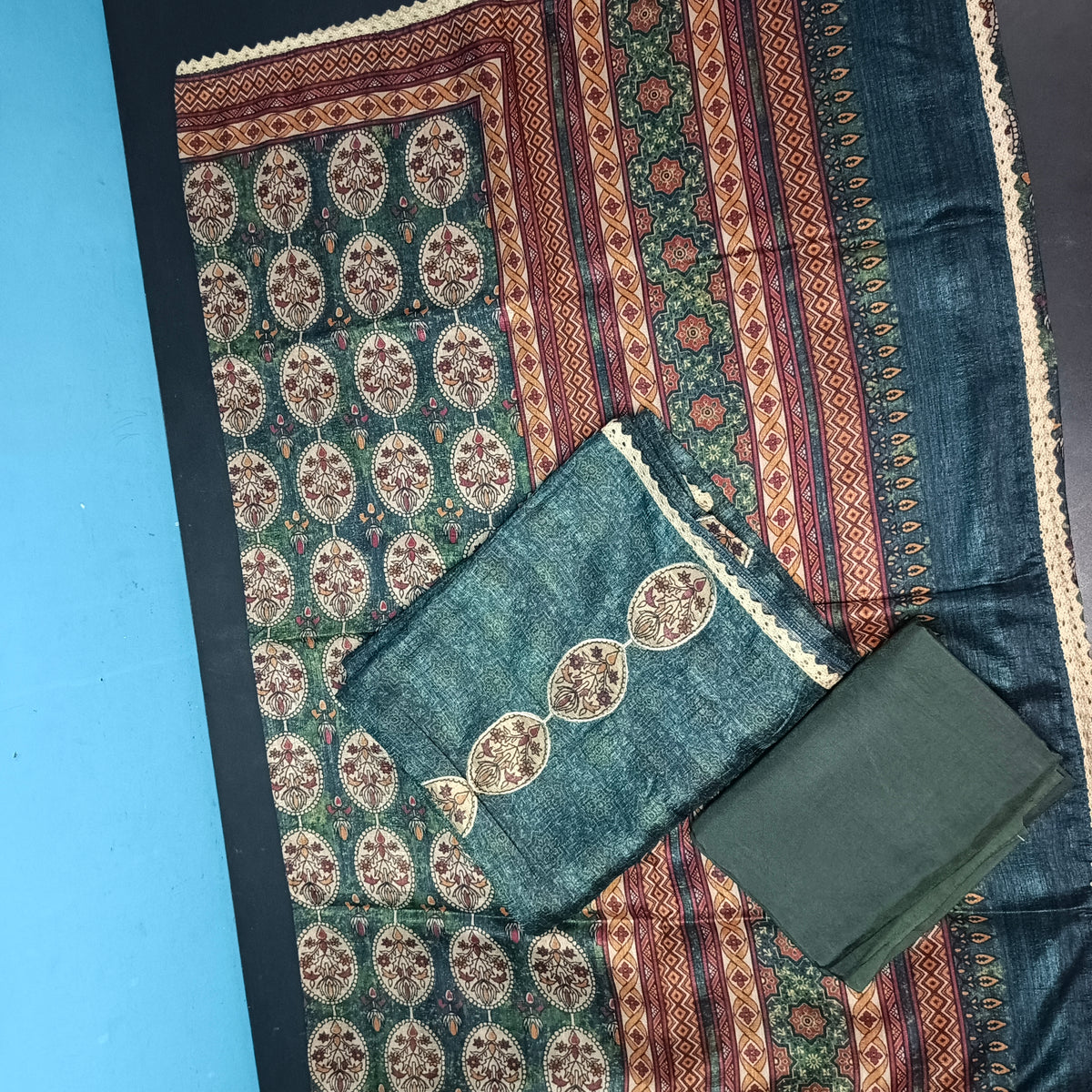 Green Semi Raw silk side panel applique work with Digital print lace dupatta PA25016