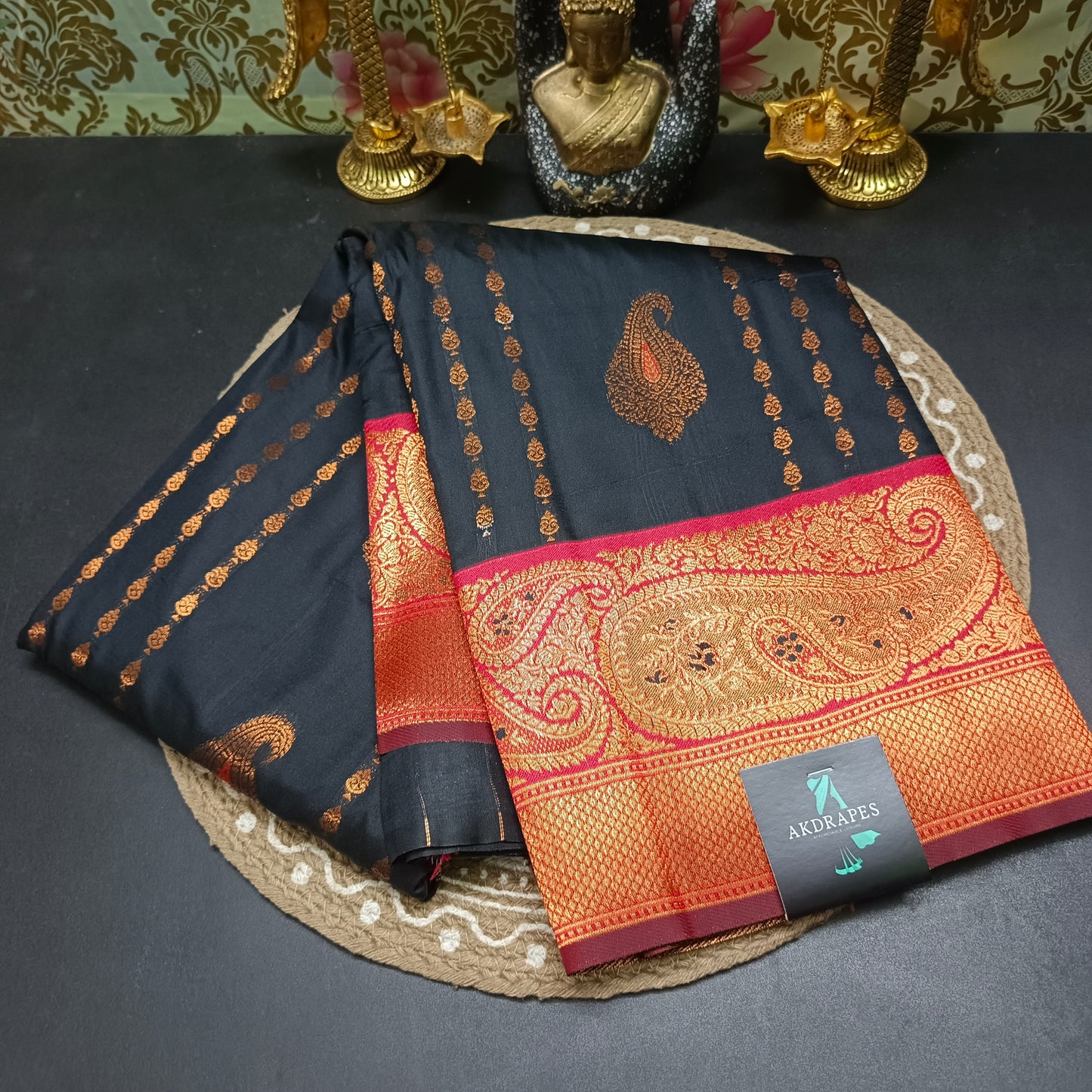 Black Red Pavazha Pattu vegan Kanchi silk saree MA25128