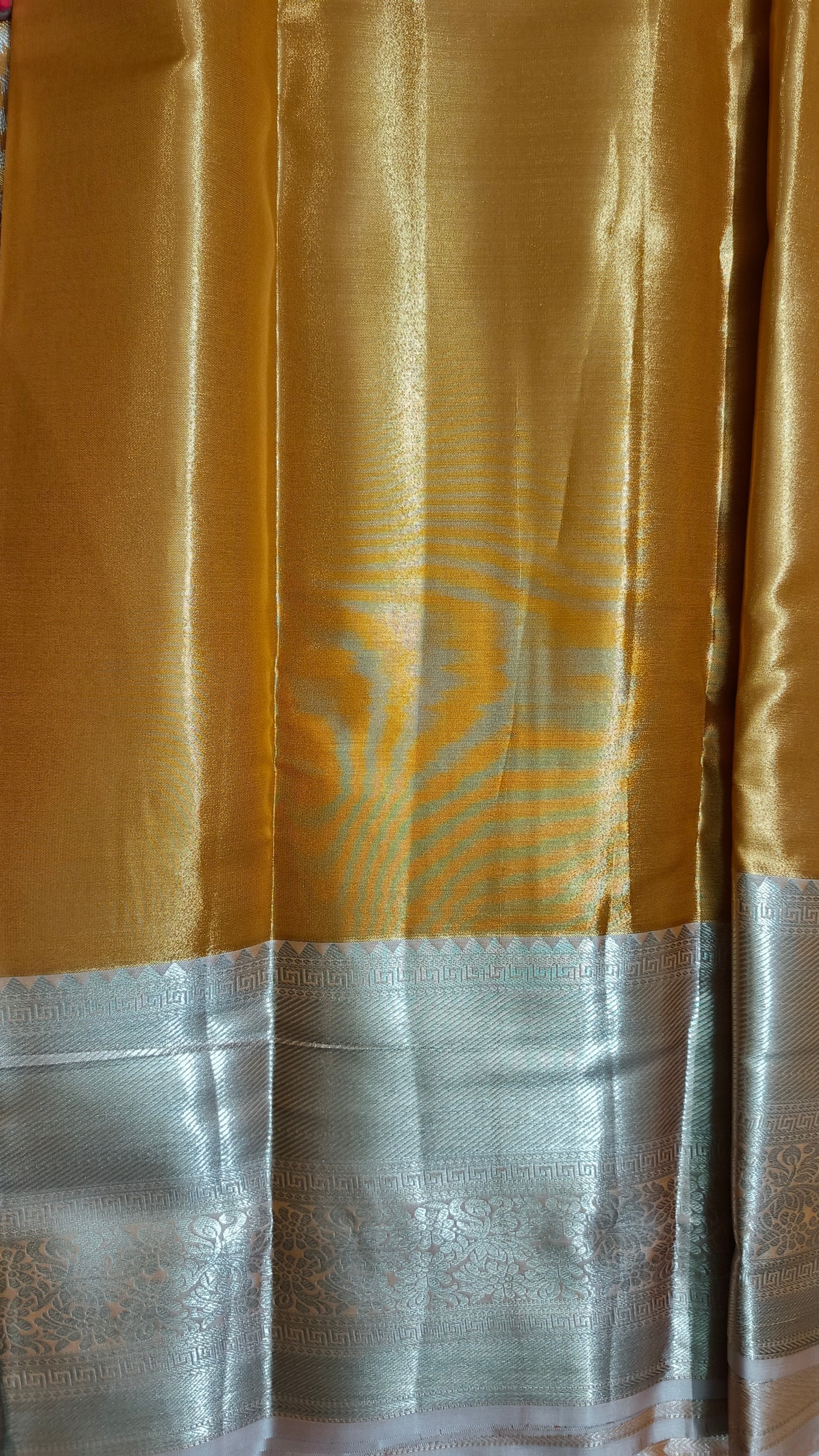 Gold Radiance Heritage vegan self tissue kanchi silk saree LA25935