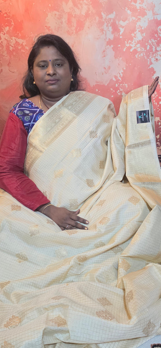 Off white Jaalika Vegan Viscose Georgette Saree MA25230