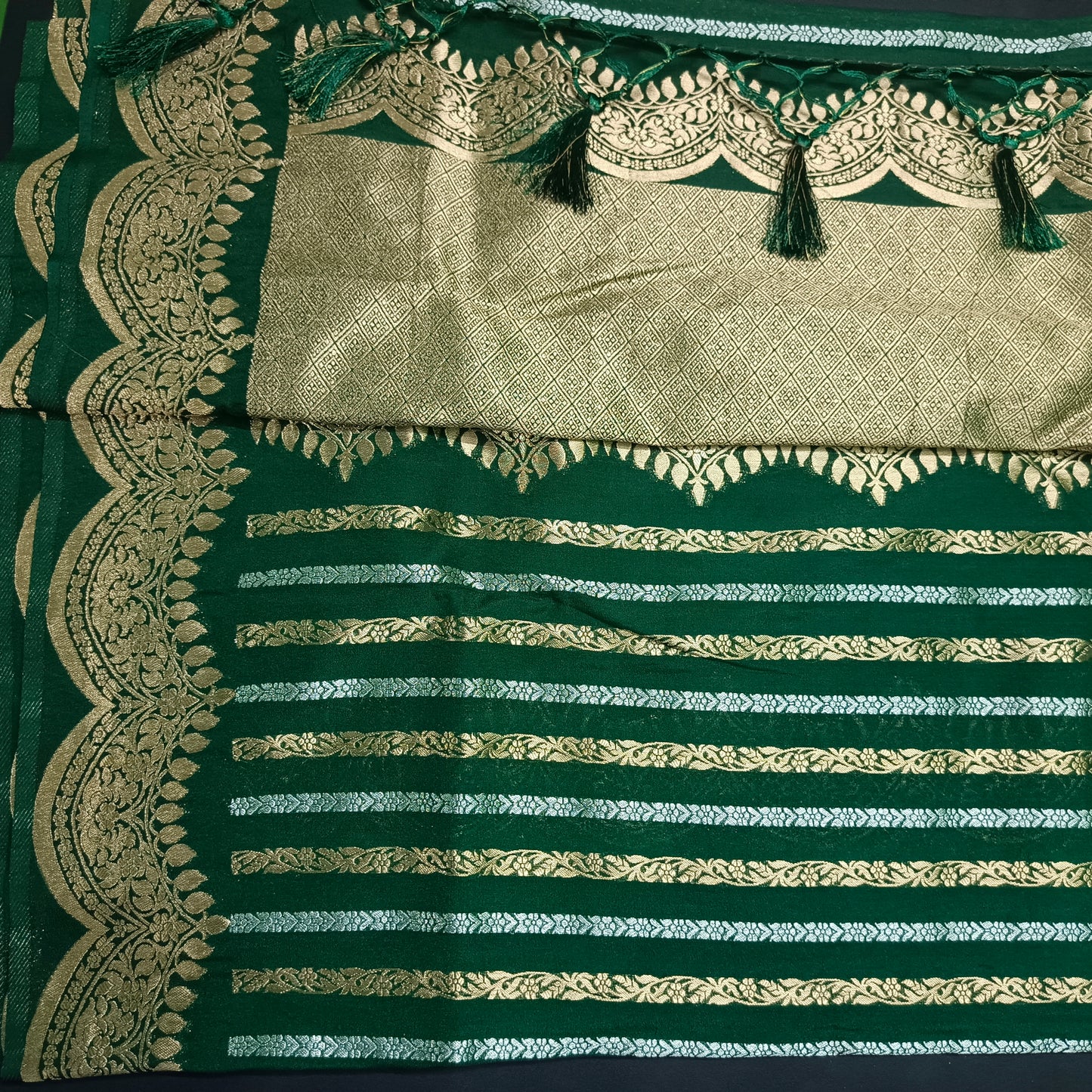 Dark green Kanakavalli Premium vegan kaddi georgette saree MA25238