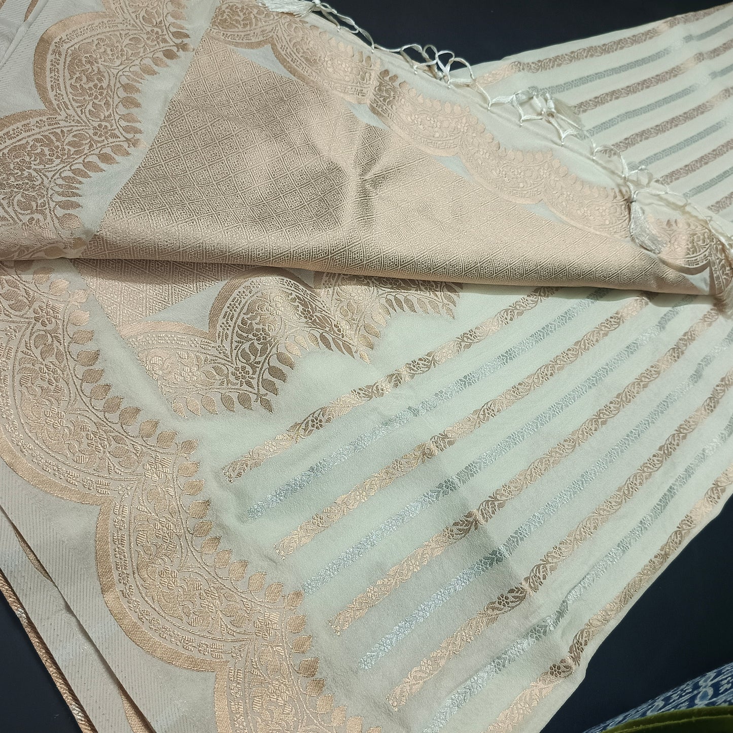 Off white Kanakavalli Premium vegan kaddi georgette saree MA25234