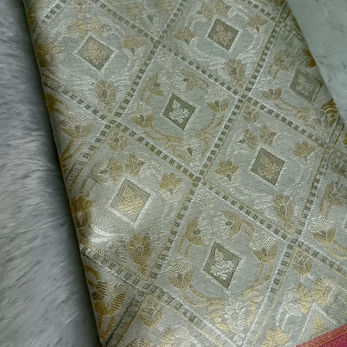 White vaibavam Vegan pastel kanchi brocade saree JA25326