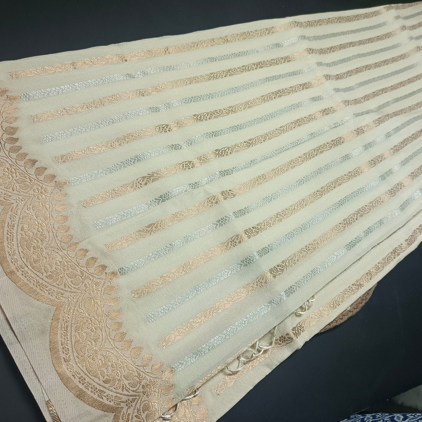 Off white Kanakavalli Premium vegan kaddi georgette saree MA25234