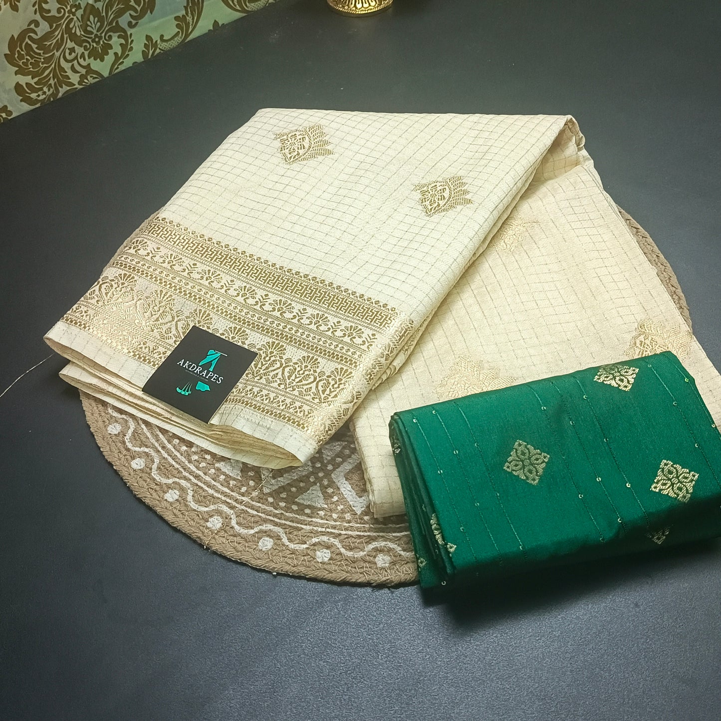 Off white Jaalika Vegan Viscose Georgette Saree MA25230