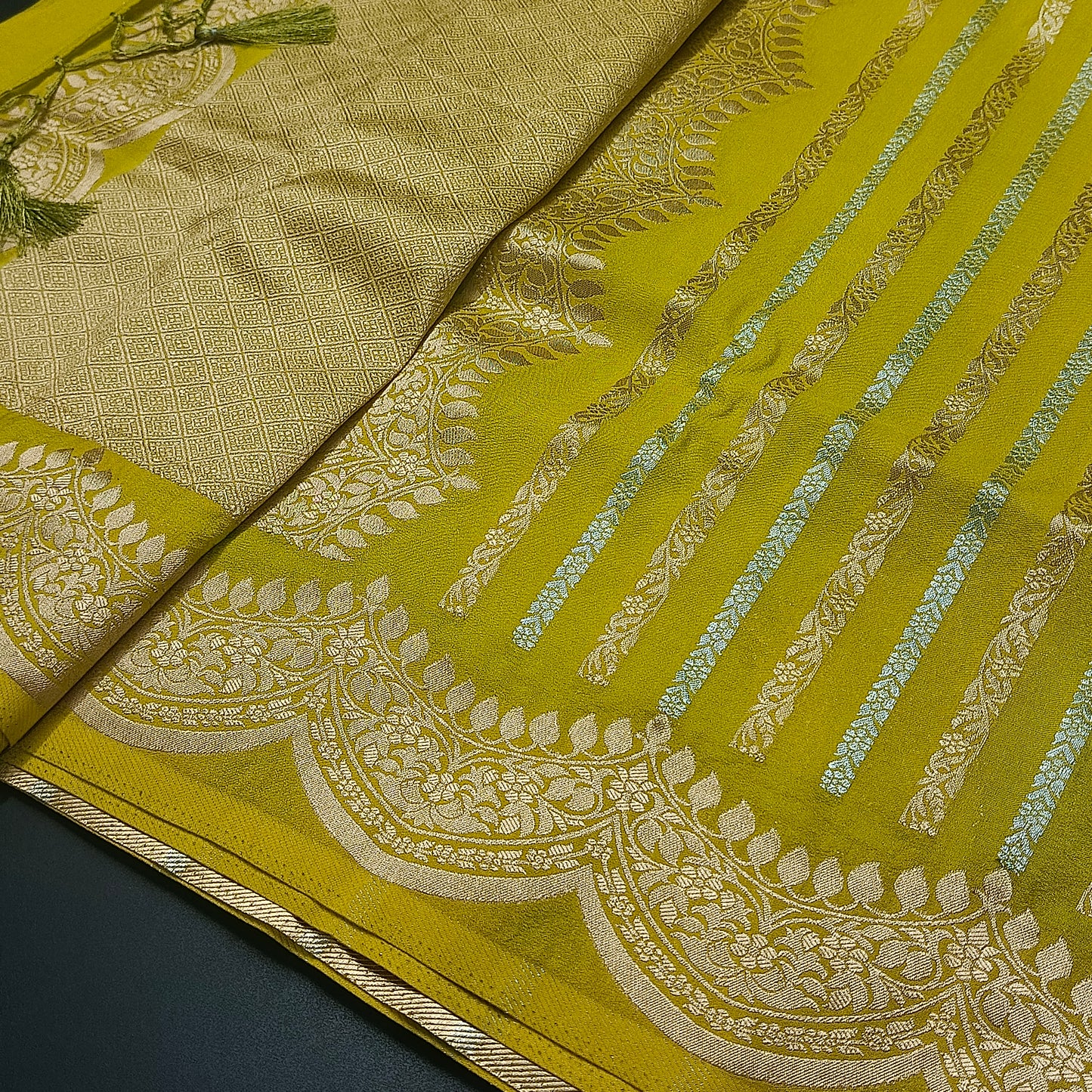 Lime green Kanakavalli Premium vegan kaddi georgette saree MA25240