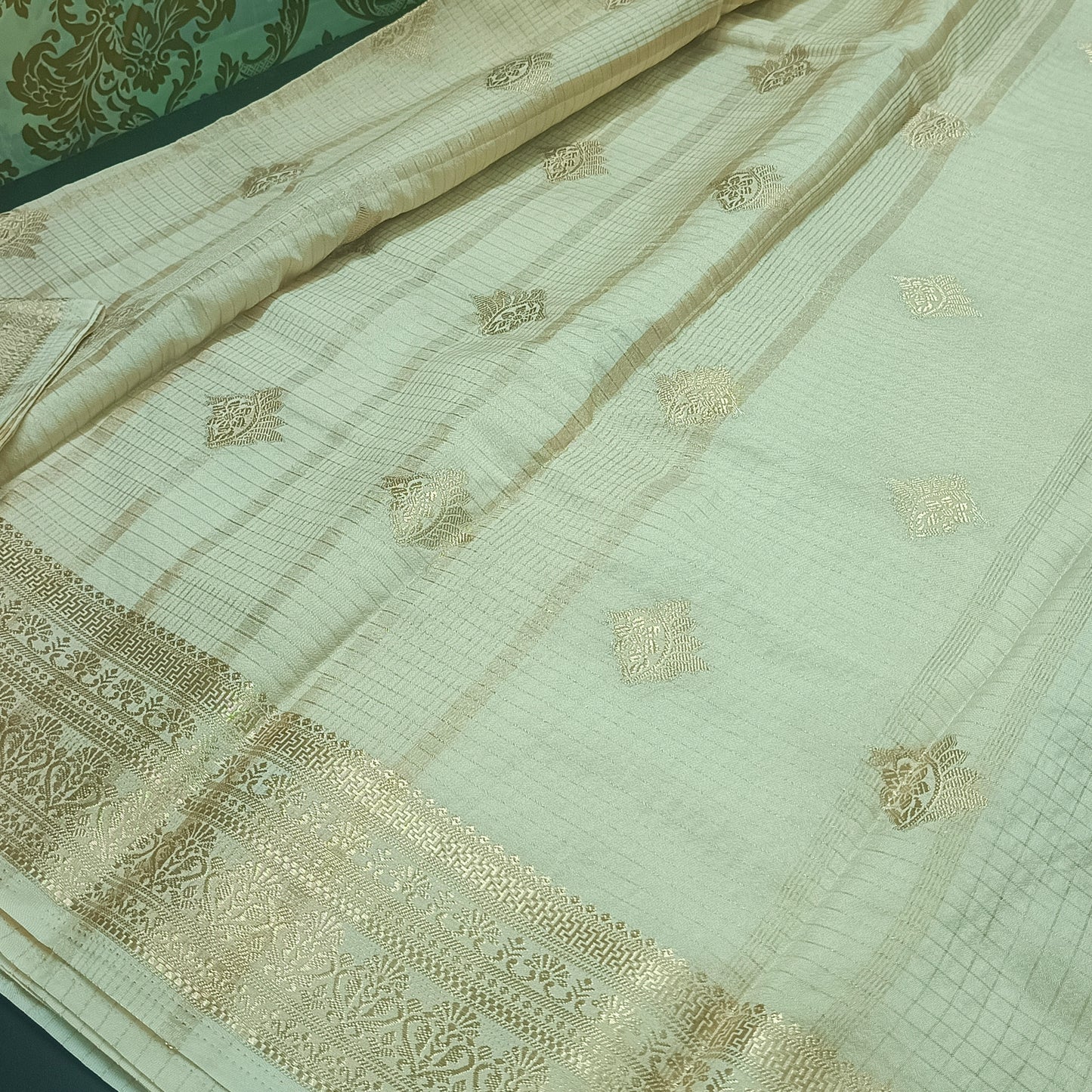 Off white Jaalika Vegan Viscose Georgette Saree MA25230